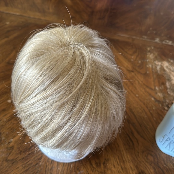 💯Noriko Collection By Aderans, Wig, creamy blond, brand new, never warn!💯 - Picture 6 of 11